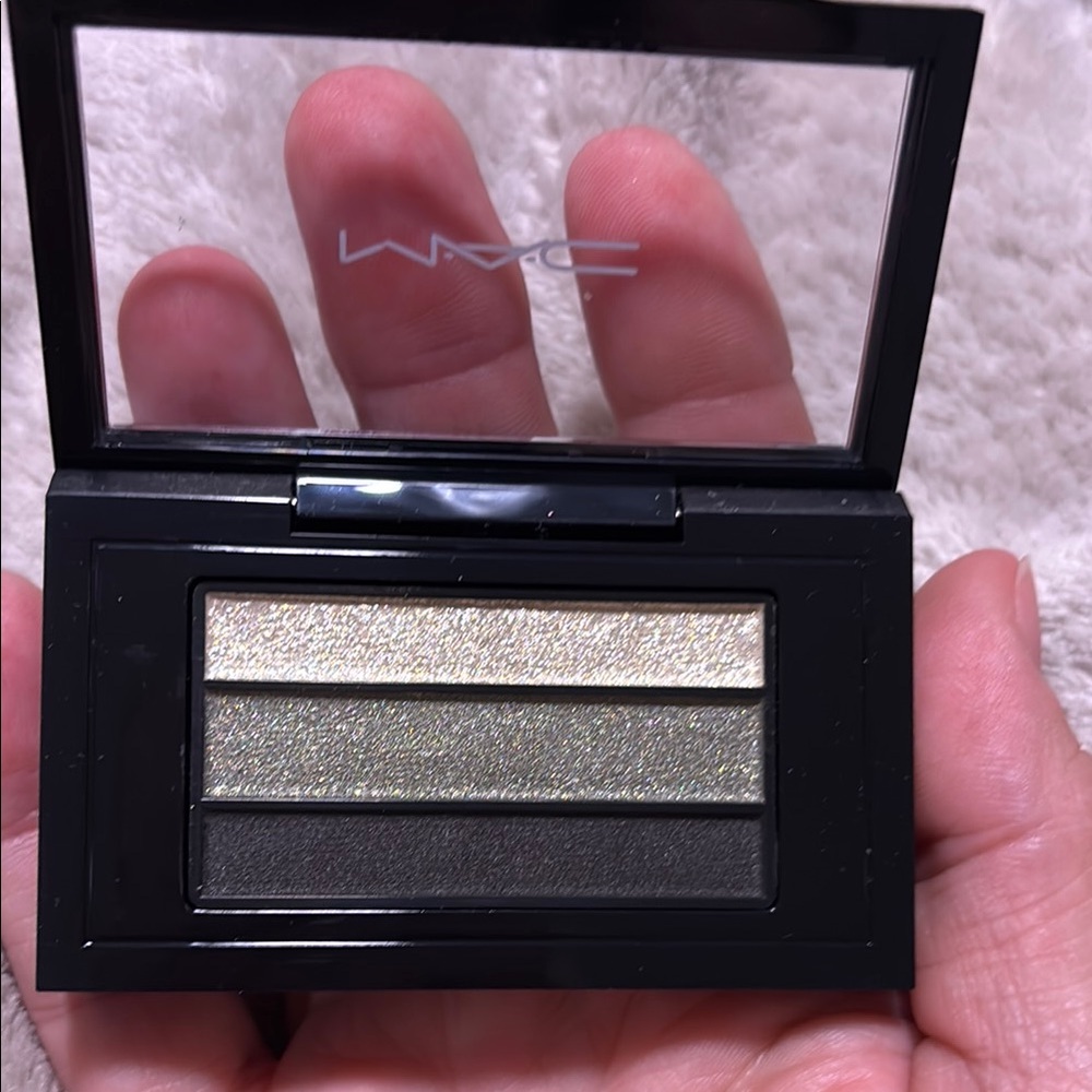 MAC Cosmetics… Cool Companions.. VELUXE PEARLFUSION… Trio Eyeshadow Palette… NWT